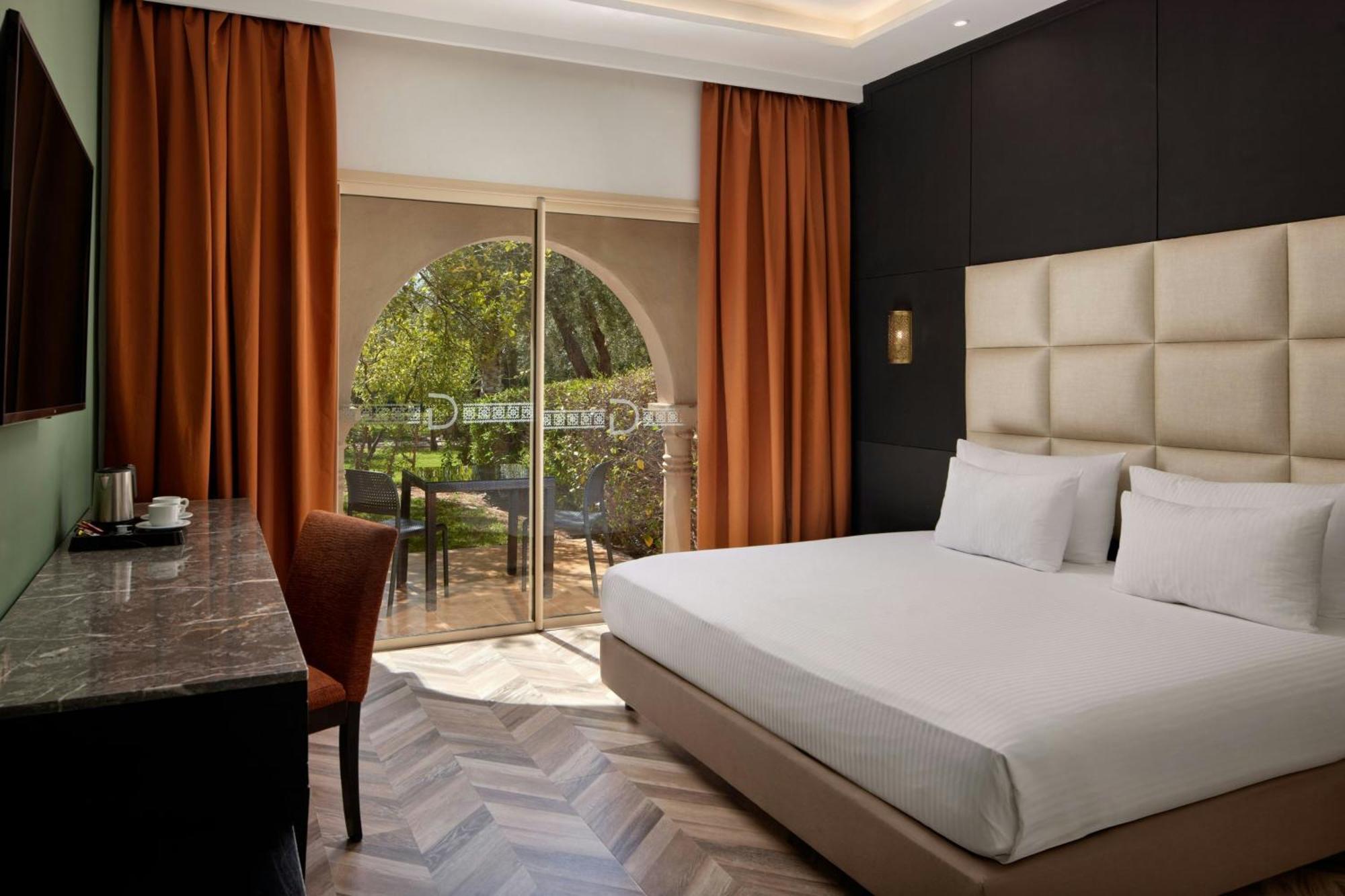 Classic Queen Suite Sofa Bed Poolside View